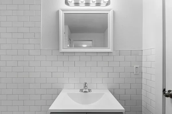 $1,850 | 204 Lessin Lane, Austin, TX 78704