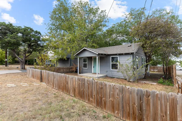 $1,850 | 204 Lessin Lane, Austin, TX 78704