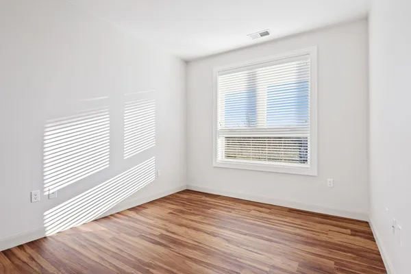 $3,525 | 555 Roger Williams Avenue, Unit 409, Highland Park, IL 60035