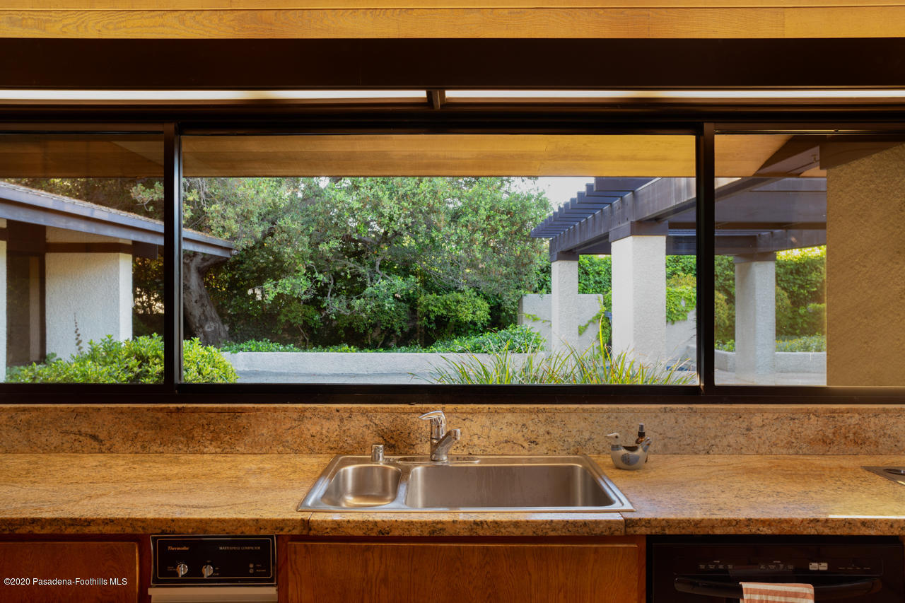 999 Buckingham Place Pasadena, CA 91105 - Photo 13 of 36 a view of a sink and table in a balcony