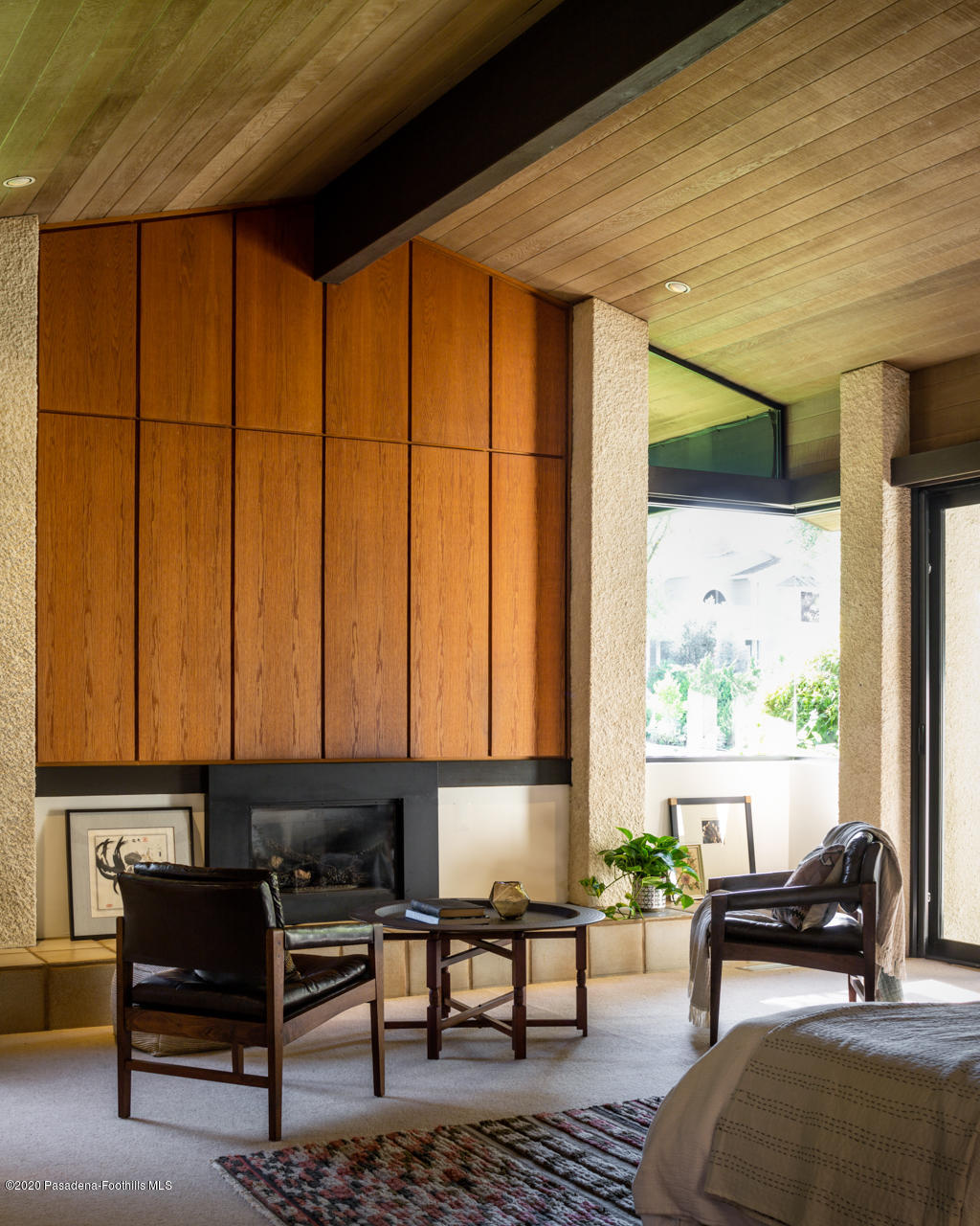 999 Buckingham Place Pasadena, CA 91105 - Photo 23 of 36 a living room filled with furniture and a window