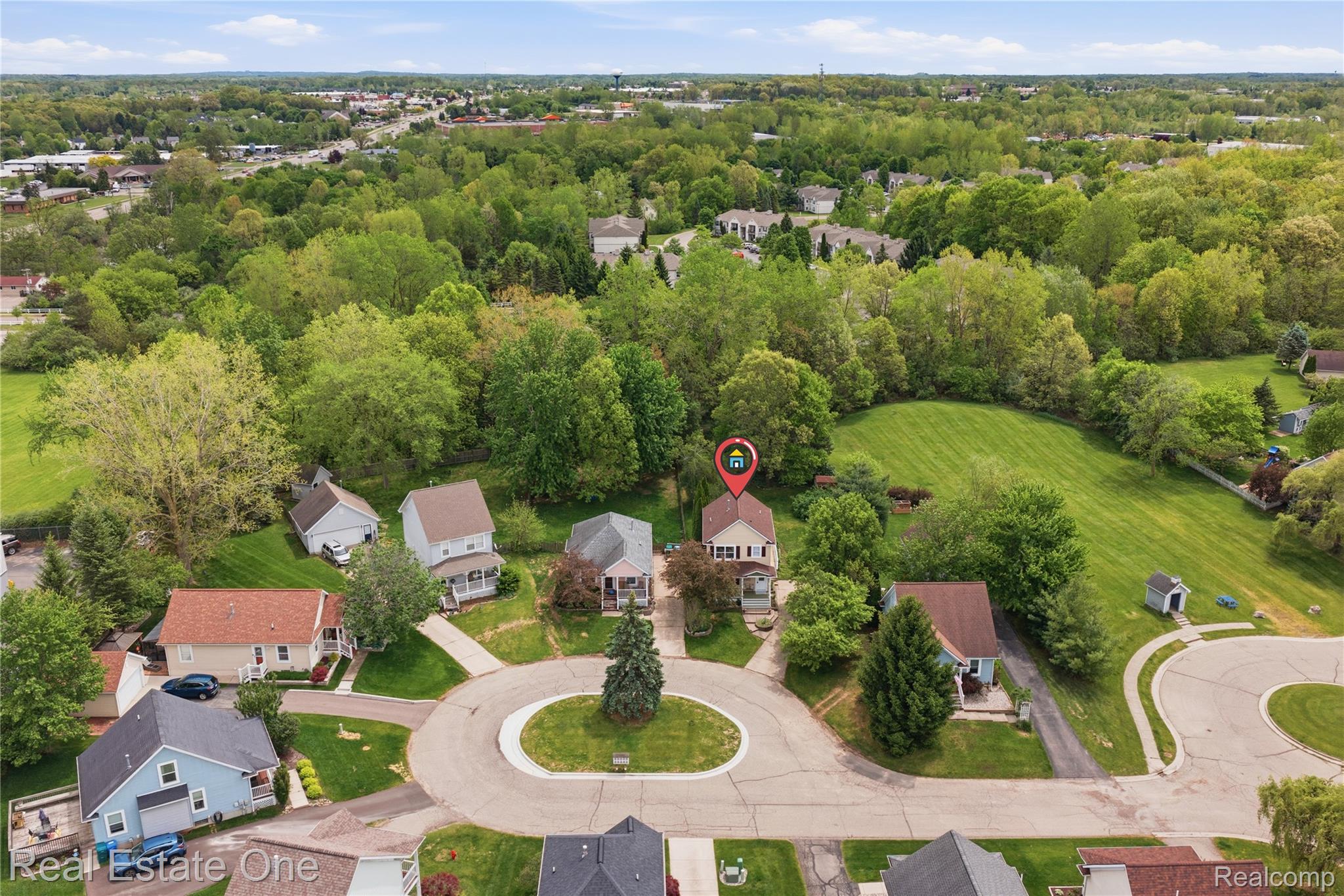 415 Ventnor Lane Howell, MI 48843 - Photo 4 of 36