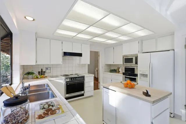 $3,250,000 | 100 Rizal Drive, Hillsborough, CA 94010