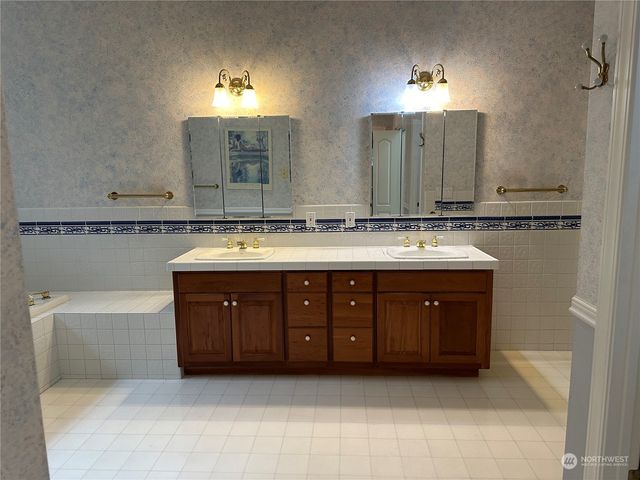 $800,000 | 121 Arnold Palmer Parkway, Sequim, WA 98382