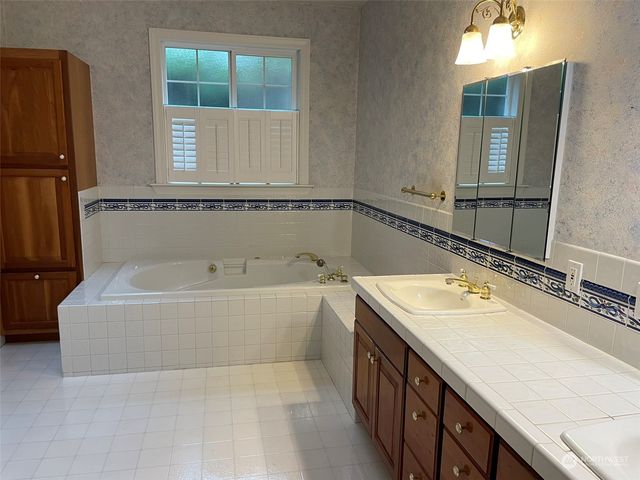 $800,000 | 121 Arnold Palmer Parkway, Sequim, WA 98382