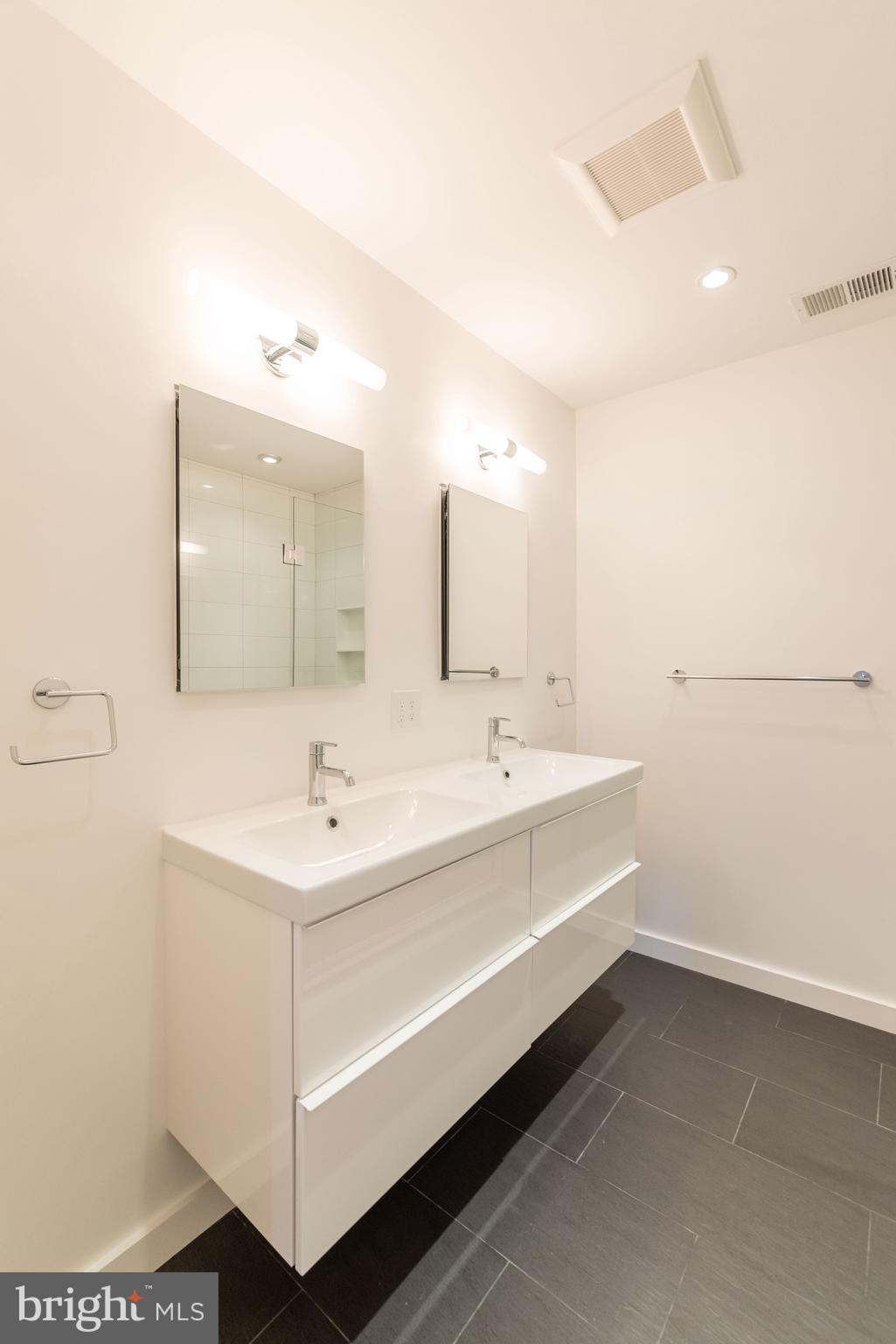 1103 P Street Northwest Washington, DC 20005 - Photo 10 of 28 Primary Bathroom