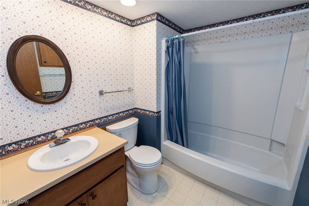171 Granger Road, Unit 155 Medina, OH 44256 - Photo 18 of 24 Third full bathroom