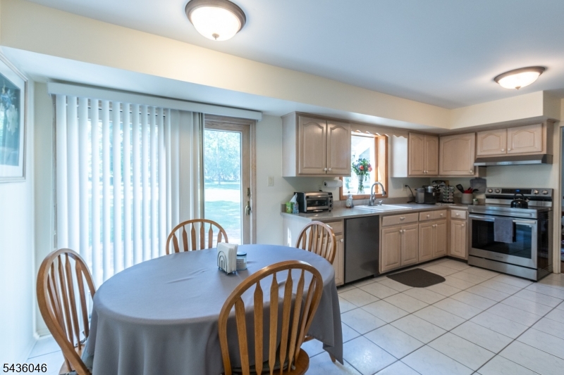 280 Farmer Road Bridgewater, NJ 08807 - Photo 8 of 27