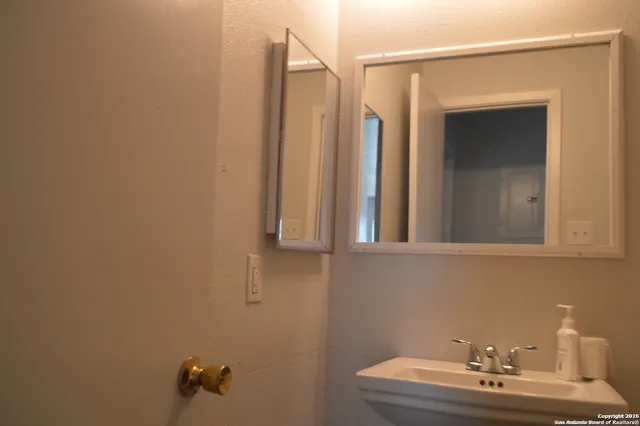 $1,195 | 7536 Oak Chase, San Antonio, TX 78239