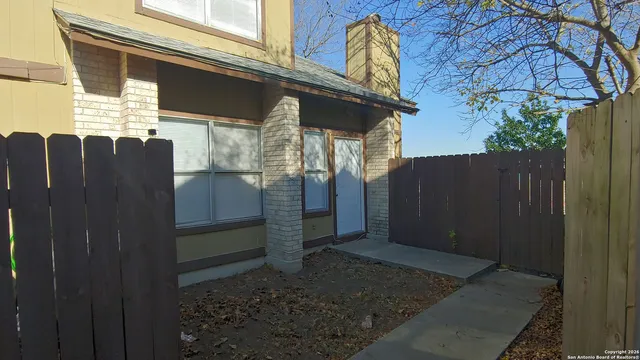 $1,195 | 7536 Oak Chase, San Antonio, TX 78239