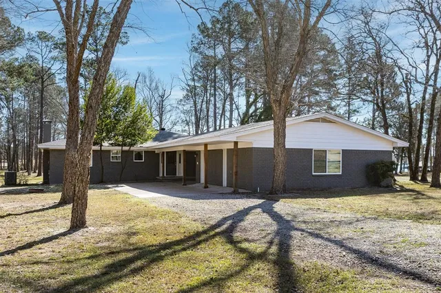 $949,999 | 8014 Blue Bird Lane, Athens, TX 75752