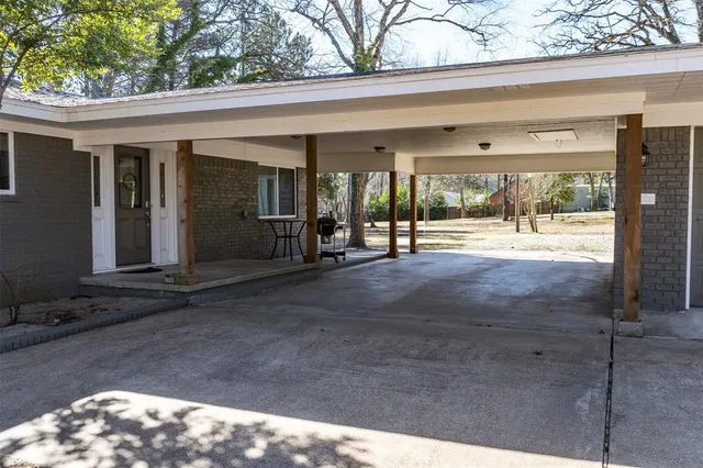 $949,999 | 8014 Blue Bird Lane, Athens, TX 75752