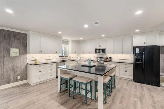 $949,999 | 8014 Blue Bird Lane, Athens, TX 75752