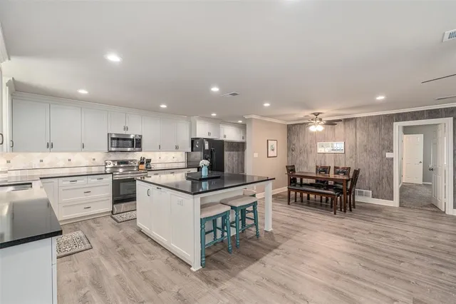 $949,999 | 8014 Blue Bird Lane, Athens, TX 75752