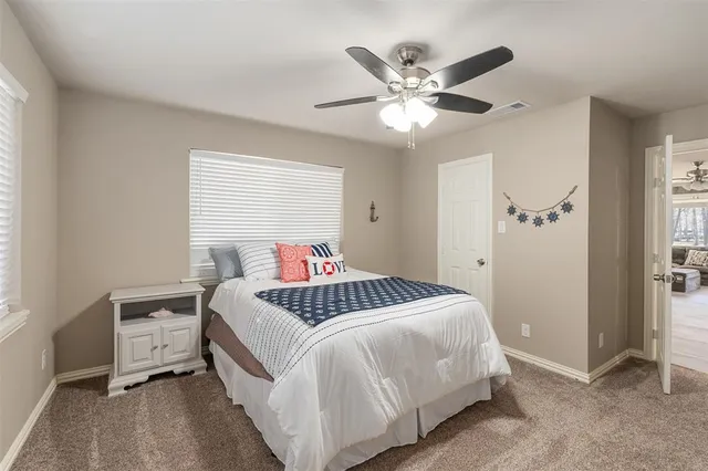 $949,999 | 8014 Blue Bird Lane, Athens, TX 75752