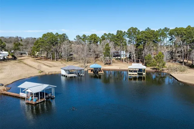 $949,999 | 8014 Blue Bird Lane, Athens, TX 75752