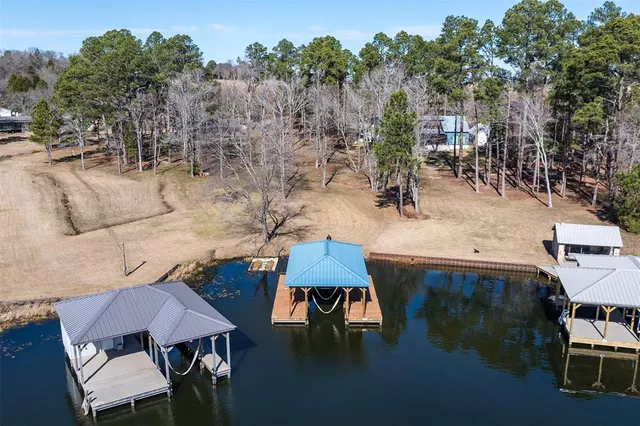 $949,999 | 8014 Blue Bird Lane, Athens, TX 75752