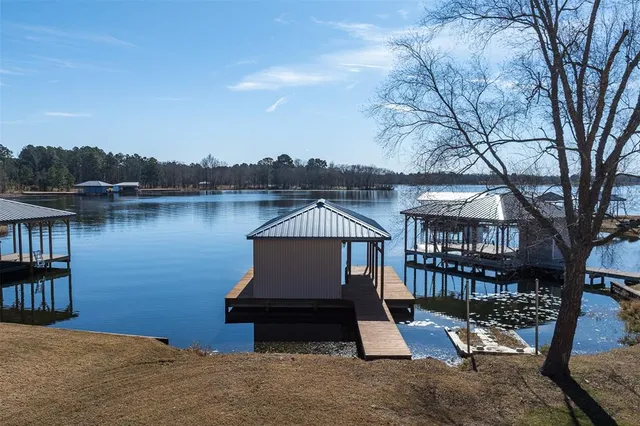 $949,999 | 8014 Blue Bird Lane, Athens, TX 75752