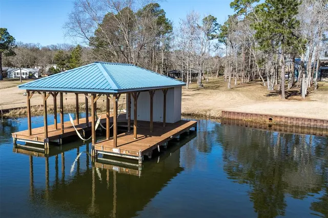 $949,999 | 8014 Blue Bird Lane, Athens, TX 75752