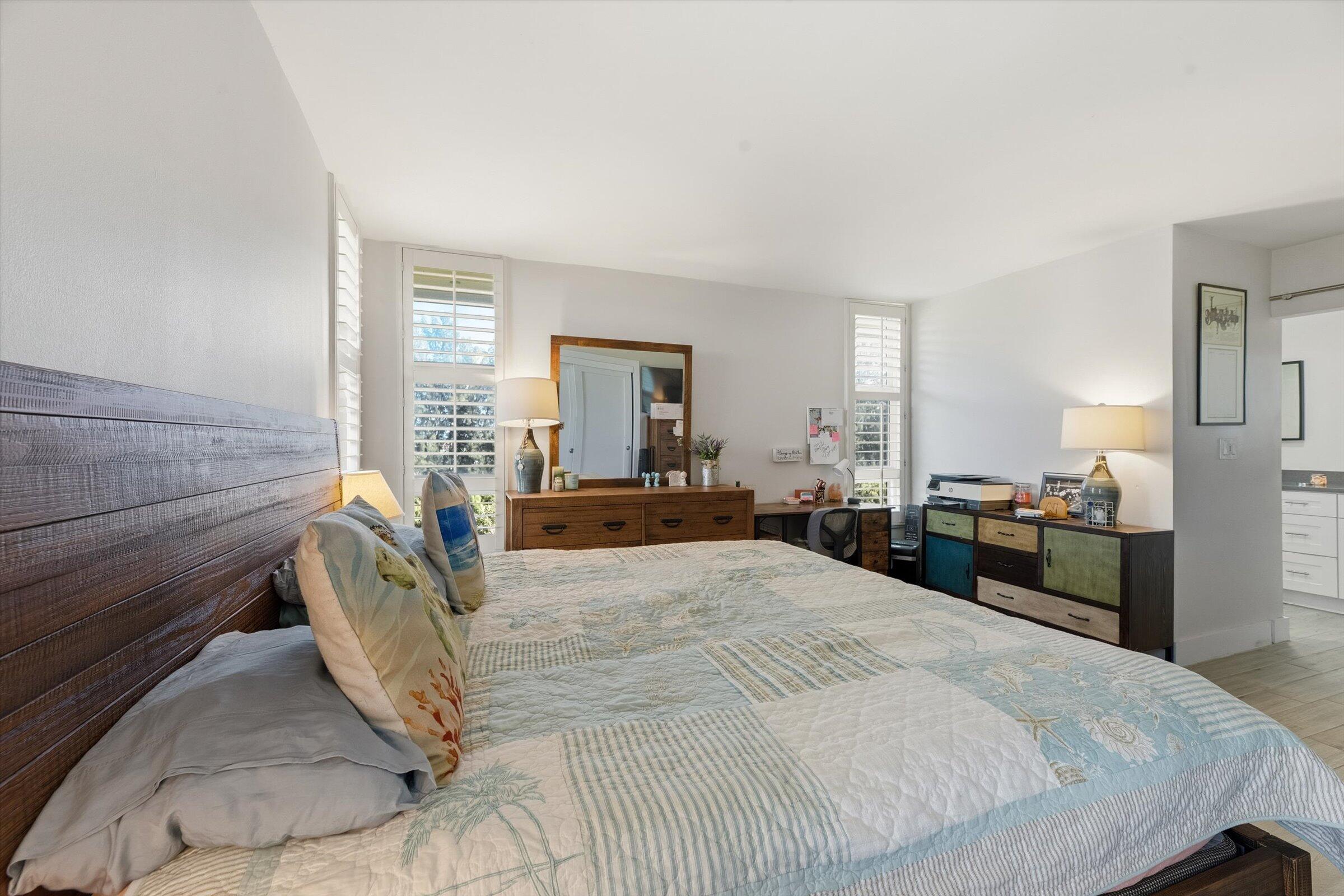 2600 South Course Drive, Unit 610 Pompano Beach, FL 33069 - Photo 29 of 33 a bedroom with a bed and large mirror