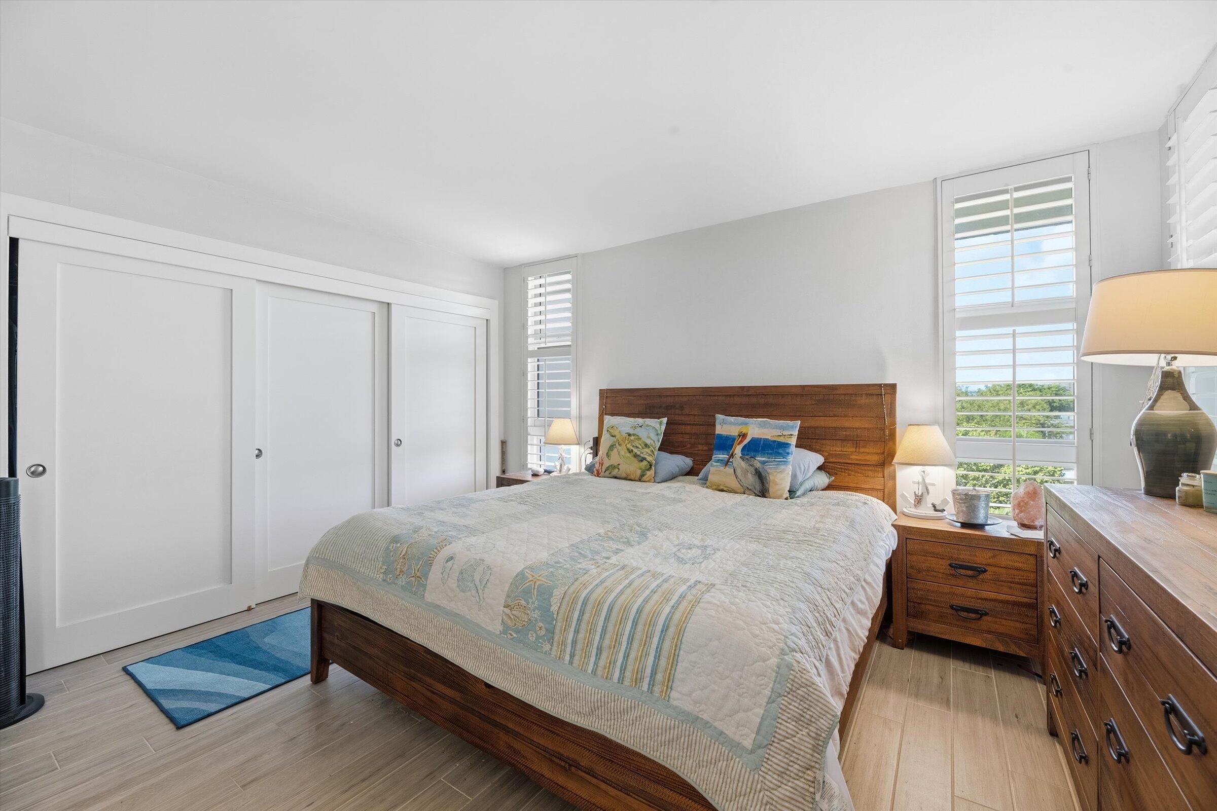 2600 South Course Drive, Unit 610 Pompano Beach, FL 33069 - Photo 31 of 33 a bedroom with a bed and a lamp on dresser