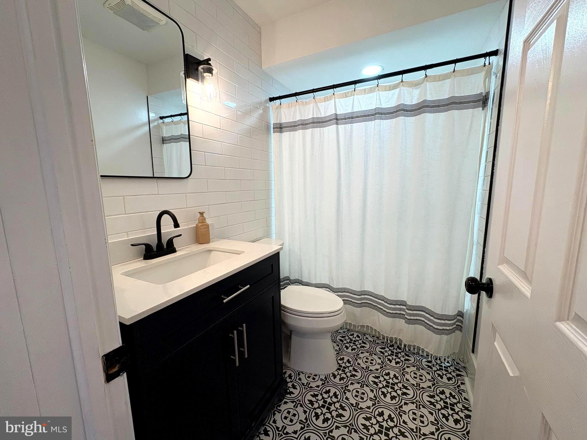 309 Washington Avenue Pitman, NJ 08071 - Photo 17 of 21 main bath between 2 bedrooms