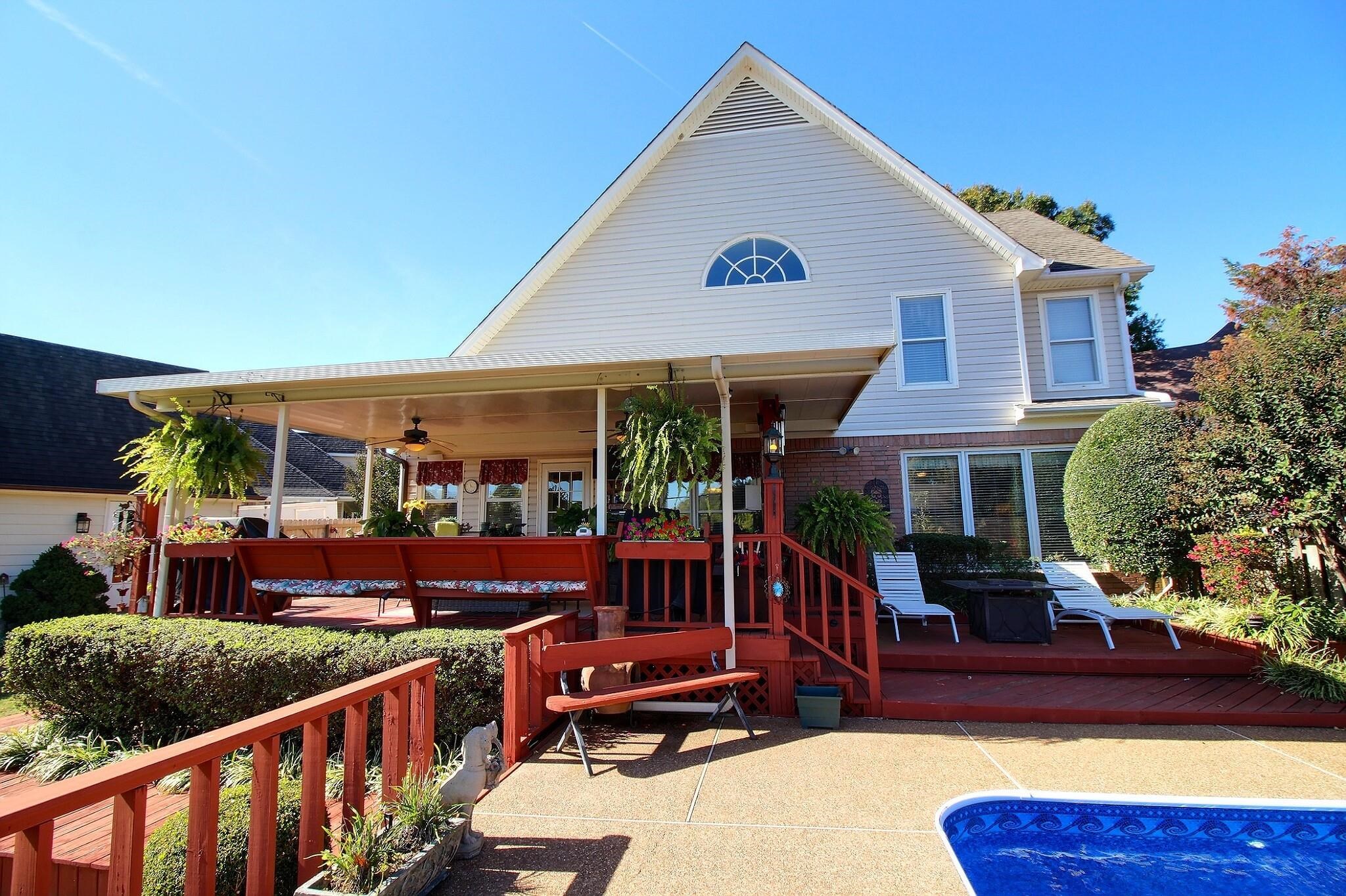 798 Early Earner Cove Collierville, TN 38017 - Photo 4 of 26 a view of a chairs and tables in the balcony
