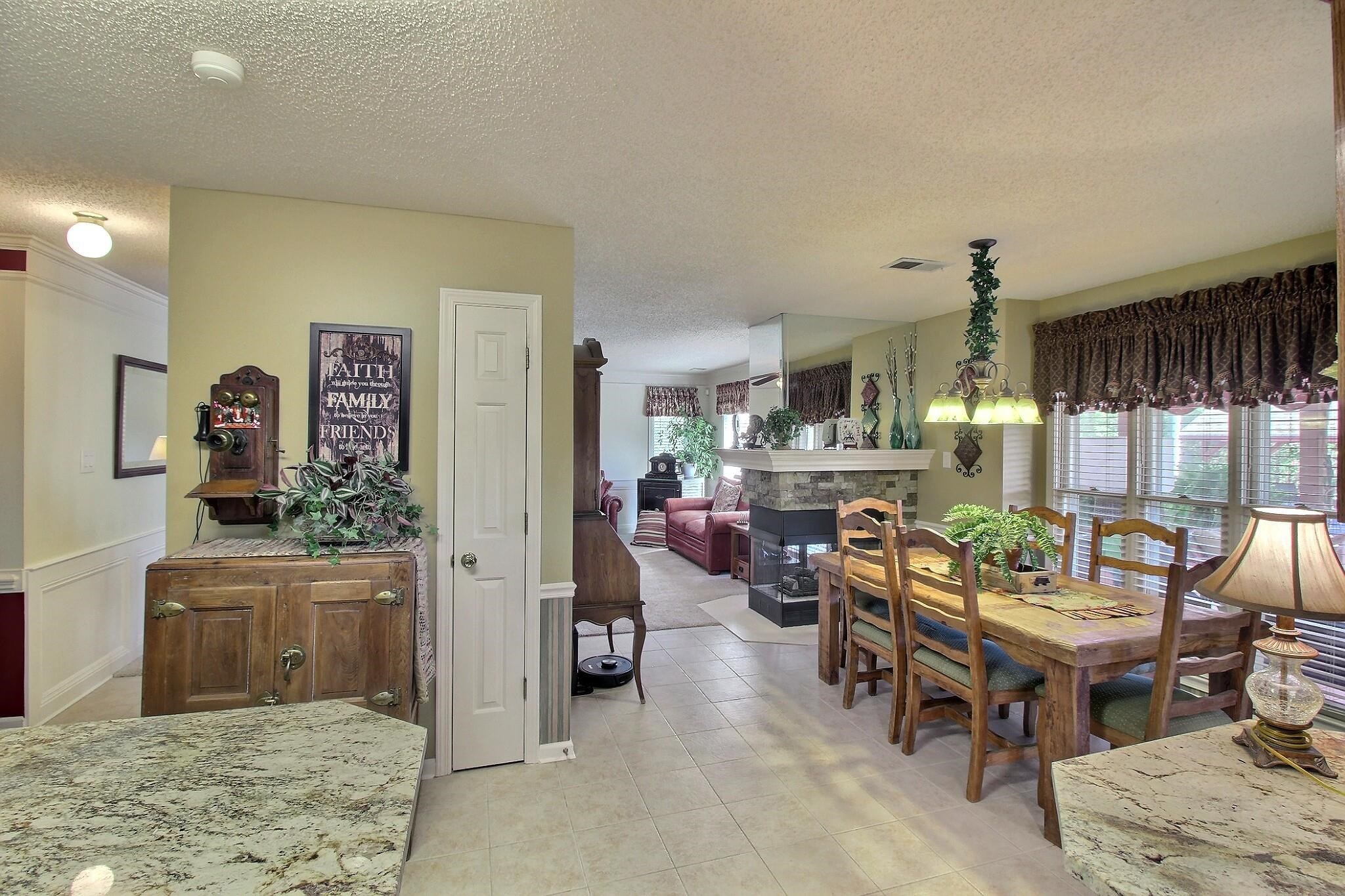798 Early Earner Cove Collierville, TN 38017 - Photo 10 of 26 a living room with furniture a chandelier and a dining table
