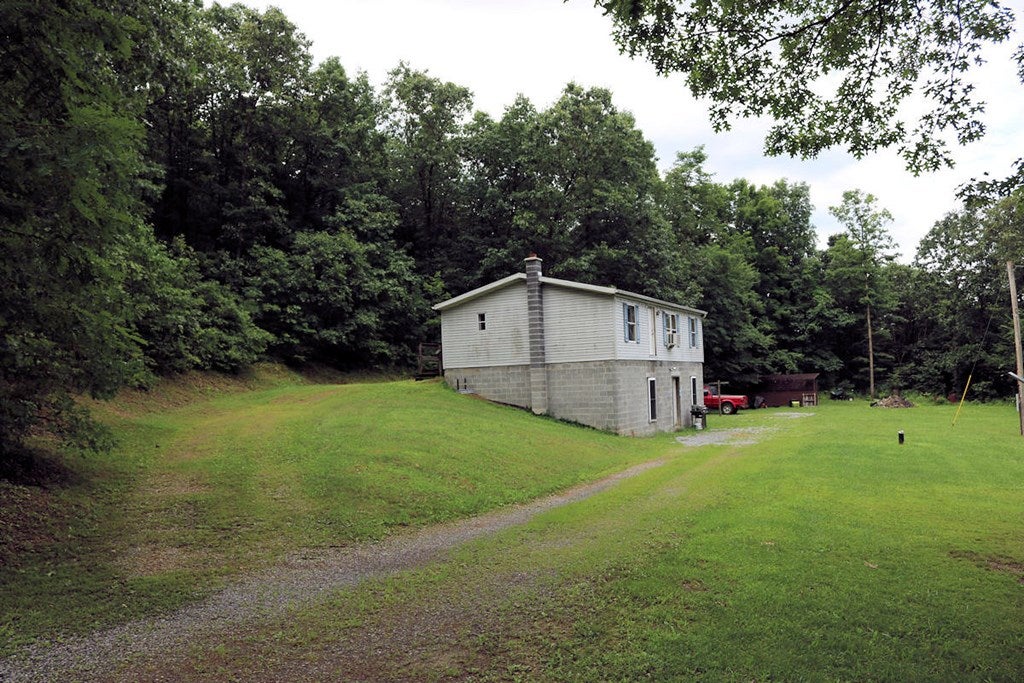 19461 Monroe Valley Road Three Springs, PA 17264 - Photo 4 of 23 Gallery Image 4