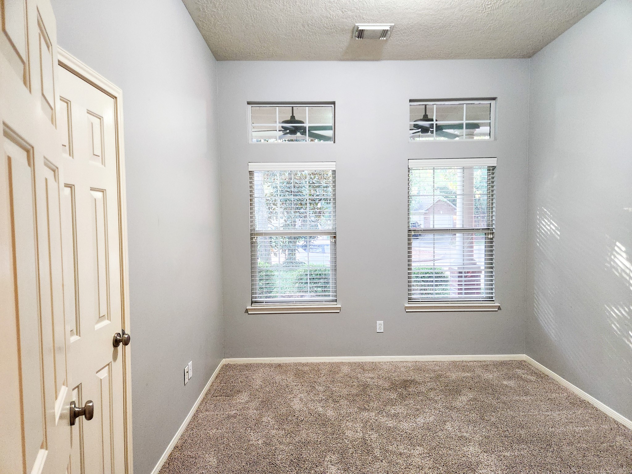 7 Wild Orchid Court Conroe, TX 77385 - Photo 4 of 24
