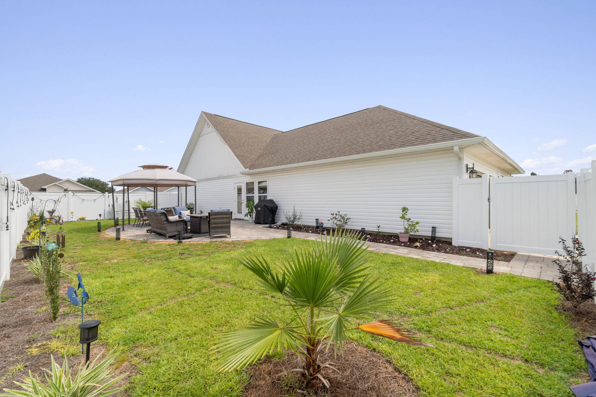 38 Silverthorn Street Freeport, FL 32439 - Photo 4 of 42 a view of a house with swimming pool and sitting area