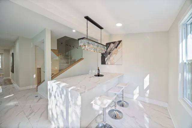 $770,000 | 4143 North Drake Avenue, Chicago, IL 60618