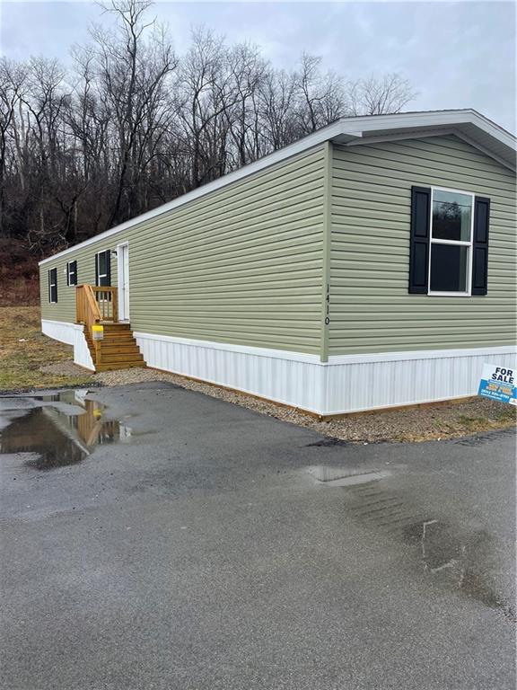 a view of a back yard of the house