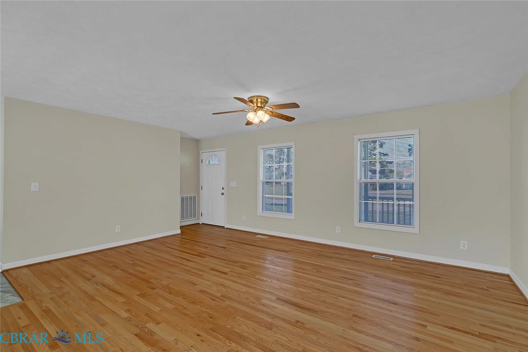 9469 Glass Road Gloucester, VA 23061 - Photo 10 of 23
