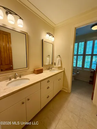 $635,000 | 210 Eastpark Street, Ridgeland, MS 39157