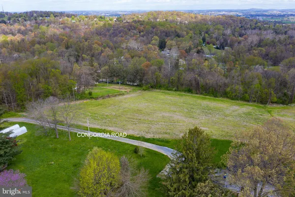 a view of an outdoor space and a yard