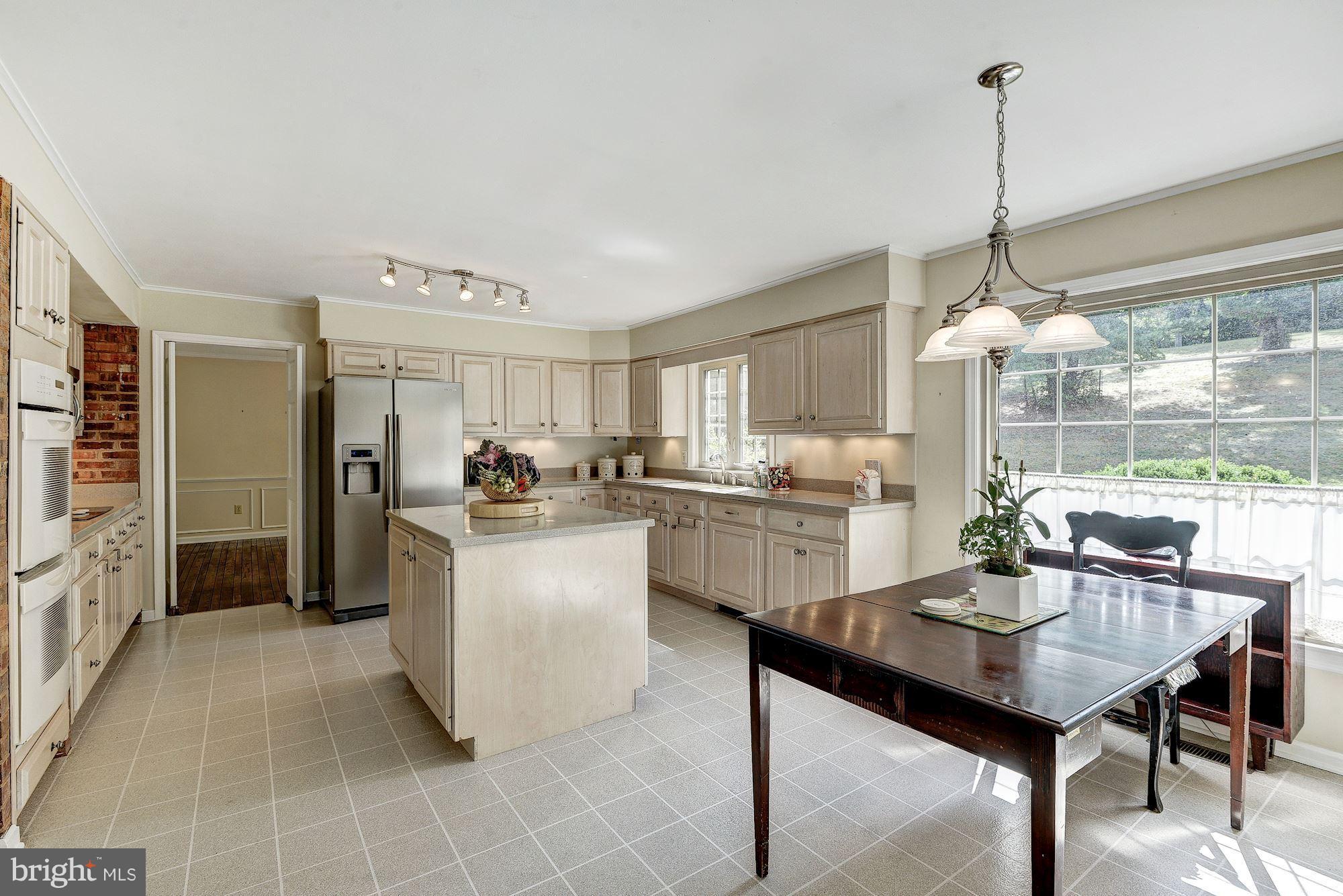 335 Locust Dale Road Front Royal, VA 22630 - Photo 14 of 26 Kitchen with breakfast room