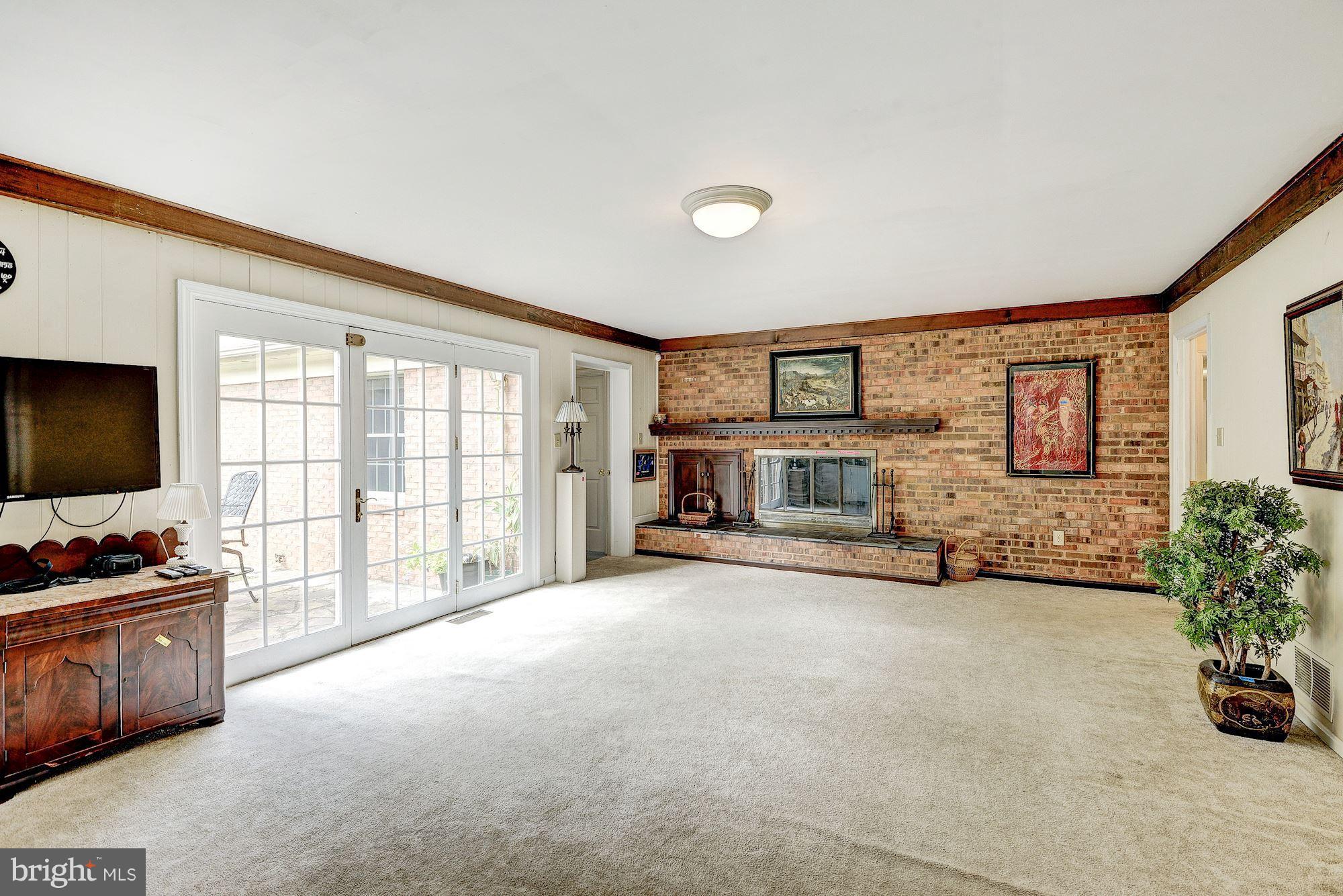 335 Locust Dale Road Front Royal, VA 22630 - Photo 3 of 26 Family Room