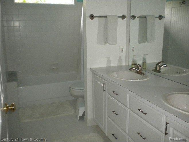 1071 Pointe Pl Boulevard Rochester, MI 48307 - Photo 25 of 25 Main Bath
