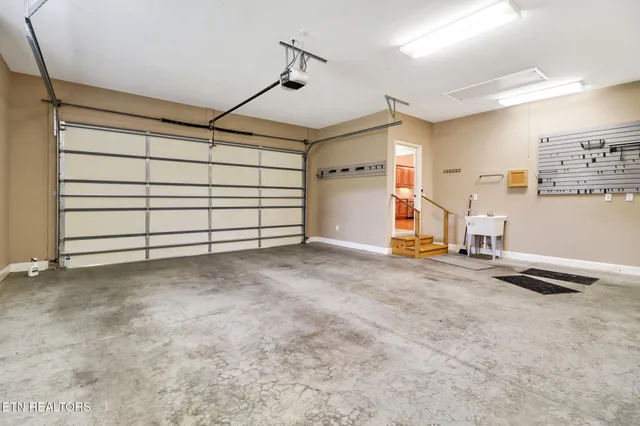 $598,000 | 124 Lynhurst Drive, Crossville, TN 38558