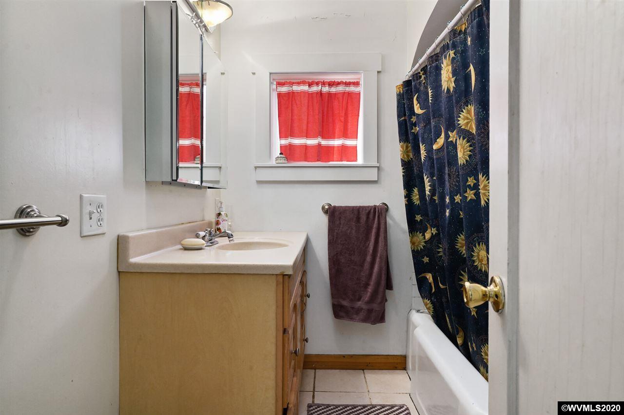 1244 Southwest Washington Street Albany, OR 97321 - Photo 13 of 28 Gallery Image 13