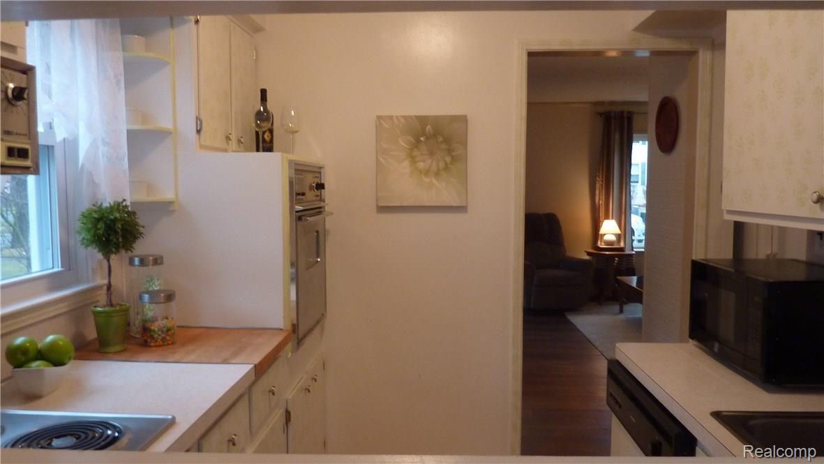 415 Stratford Road Ferndale, MI 48220 - Photo 15 of 30 Kitchen