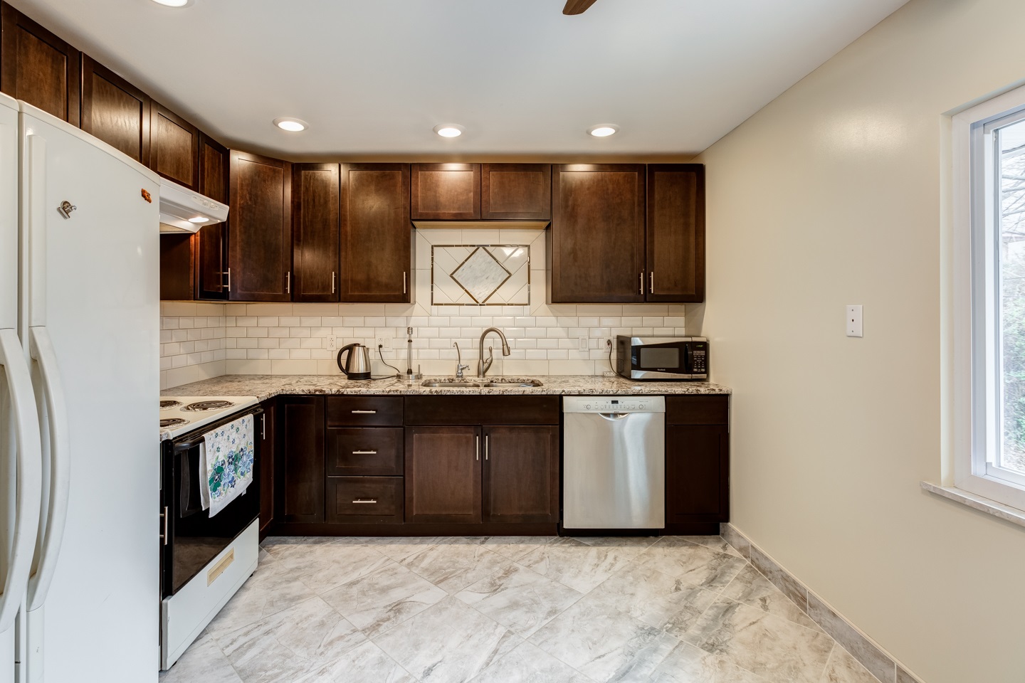 817 Stonebridge Road Evansville, IN 47710 - Photo 4 of 15 Gallery Image 4