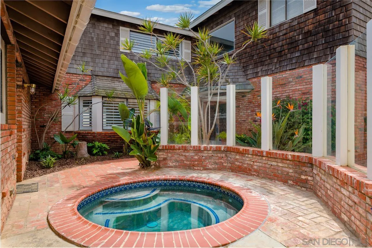 1295 Sunset Cliffs Boulevard San Diego, CA 92107 - Photo 30 of 32 a view of outdoor space that has fountain