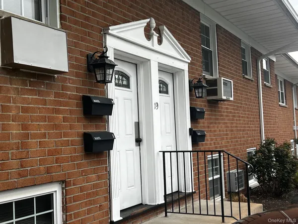 $1,795 | 19 Alpine Drive, Unit F, Wappingers Falls, NY 12590