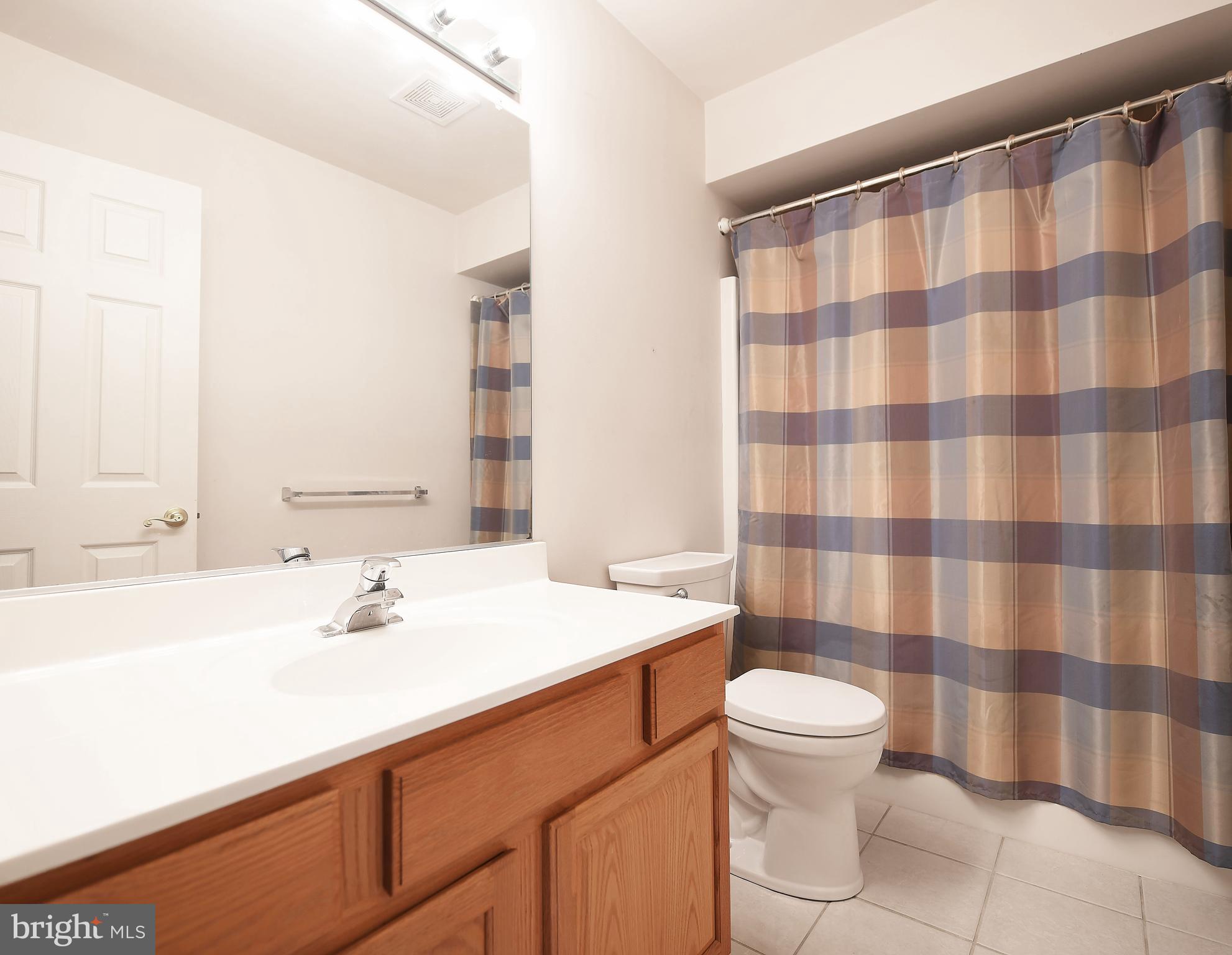 1401 Woodridge Manor Road Fallston, MD 21047 - Photo 25 of 29 Full hallway bath