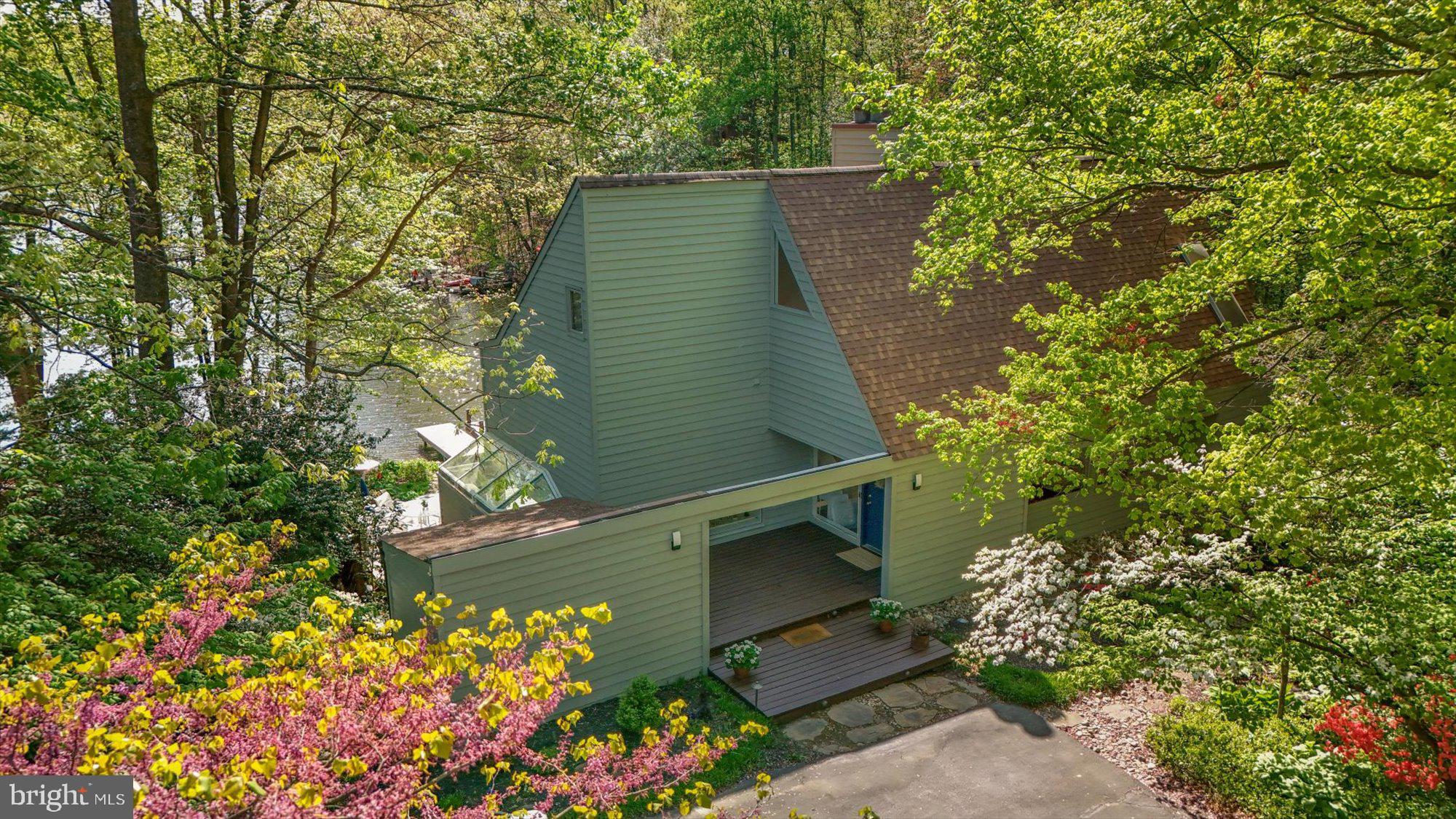 2002 Cutwater Court Reston, VA 20191 - Photo 3 of 91 Lakefront living in Reston