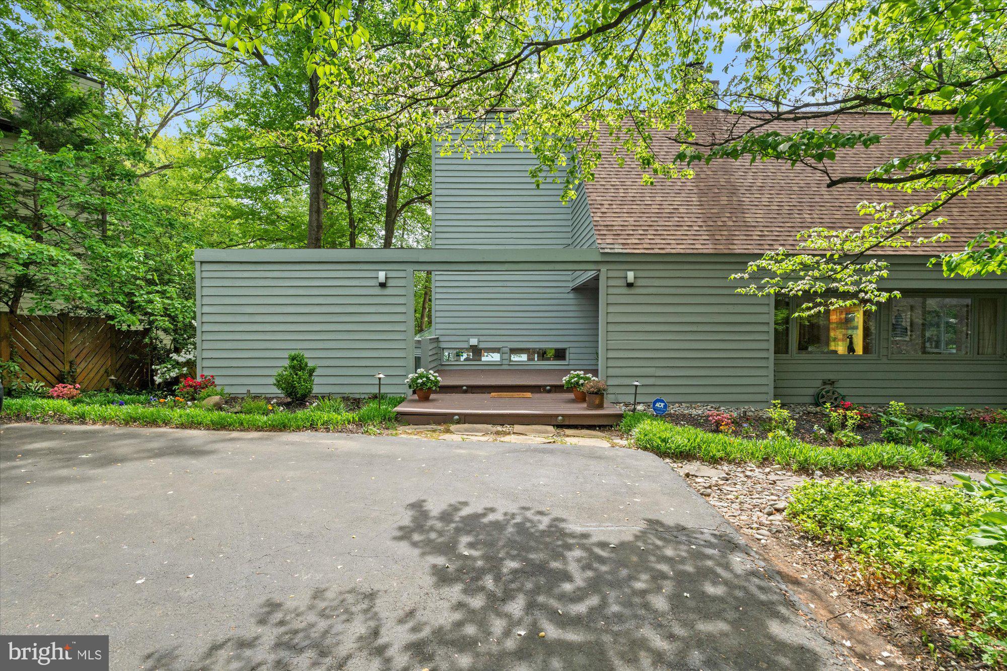 2002 Cutwater Court Reston, VA 20191 - Photo 4 of 91 Space for 2 cars