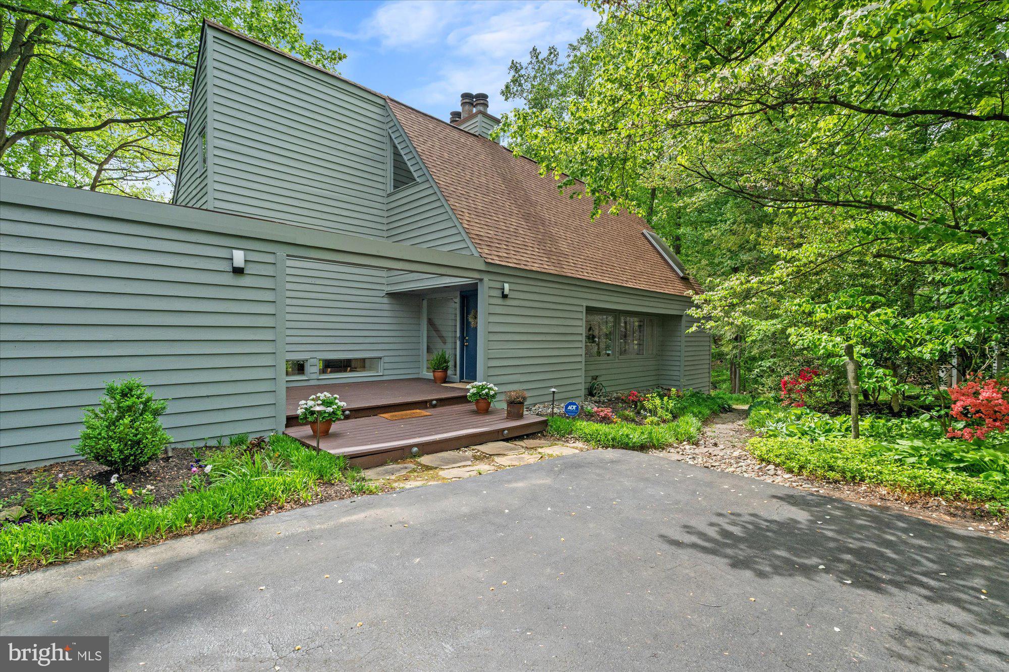 2002 Cutwater Court Reston, VA 20191 - Photo 5 of 91 Space for garage but seller chose not to have one