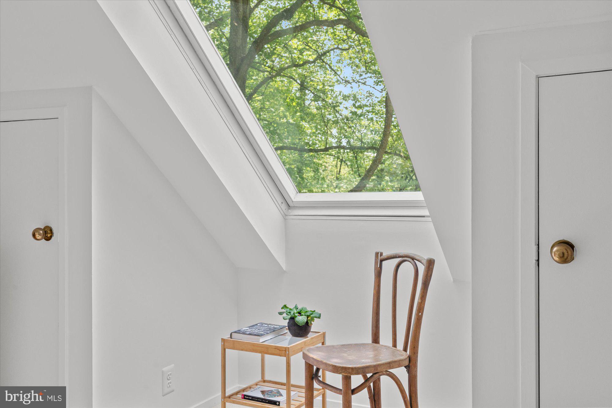 2002 Cutwater Court Reston, VA 20191 - Photo 61 of 91 Reading nook with skylight window in bedroom 2